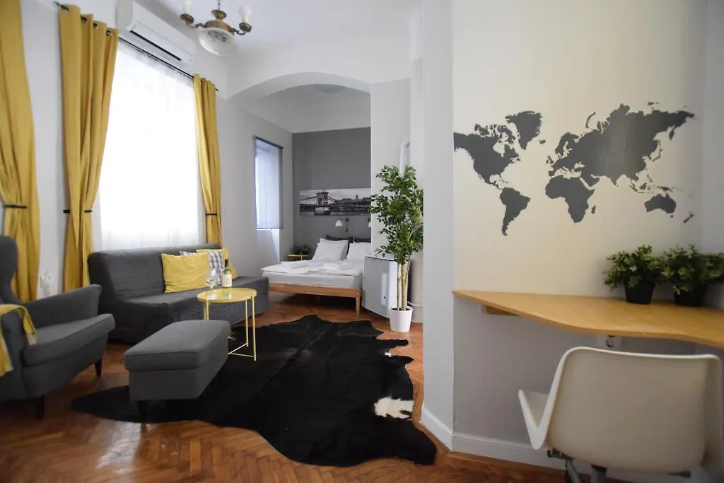 Standard Apartment By Hi5 - Chainbridge Budapest 0*,  Hungría