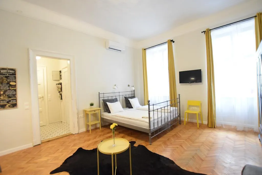 Standard Apartment By Hi5 - Chainbridge Budapest